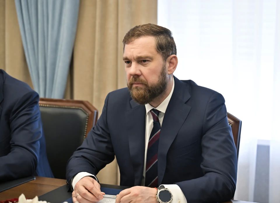 В ходе своего рабочего визита в Туву Полномочный представитель Президента Российской Федерации в Сибирском федеральном округе Анатолий Серышев провел рабочую встречу с Главой республики Владиславом Ховалыгом В ходе своего рабочего визита в Туву Полномочный представитель Президента Российской Федерации в Сибирском федеральном округе Анатолий Серышев провел рабочую встречу с Главой республики Владиславом Ховалыгом