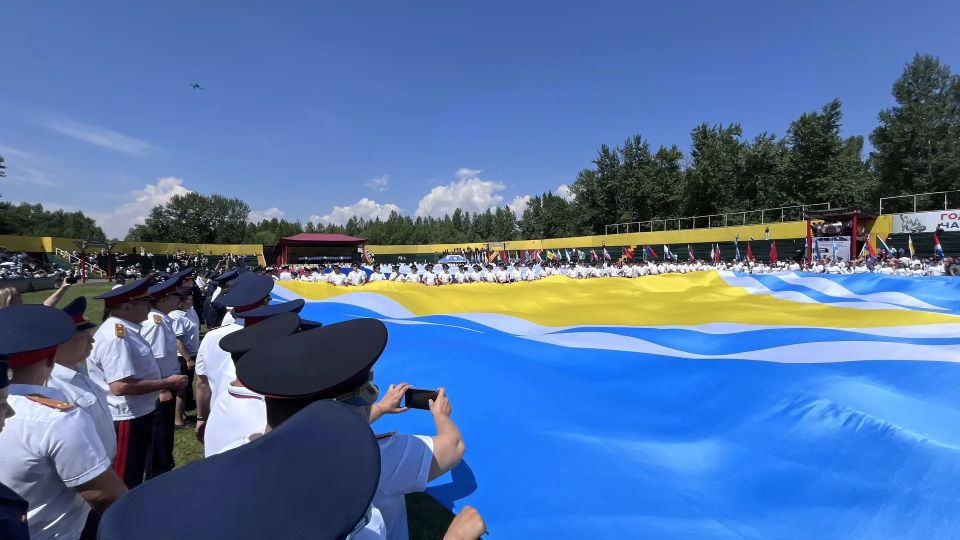 Сегодня руководитель УФССП России по Республике Тыва Ольга Романовна Доржу и сотрудники ведомства приняли участие в торжественном мероприятии, посвящённом Дню России Сегодня руководитель УФССП России по Республике Тыва Ольга Романовна Доржу и сотрудники ведомства приняли участие в торжественном мероприятии, посвящённом Дню России