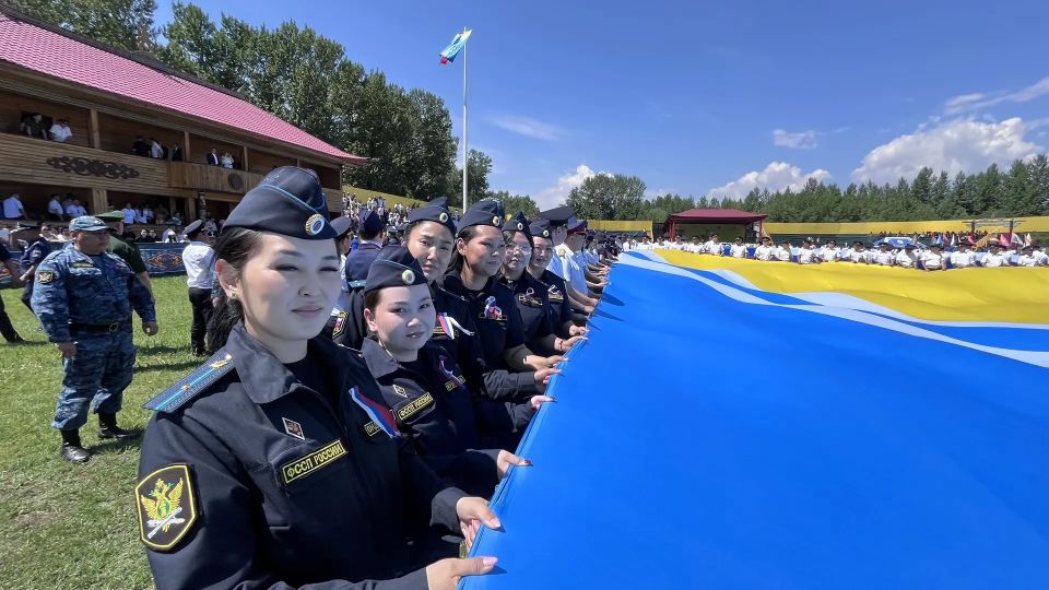 Сегодня руководитель УФССП России по Республике Тыва Ольга Романовна Доржу и сотрудники ведомства приняли участие в торжественном мероприятии, посвящённом Дню России Сегодня руководитель УФССП России по Республике Тыва Ольга Романовна Доржу и сотрудники ведомства приняли участие в торжественном мероприятии, посвящённом Дню России