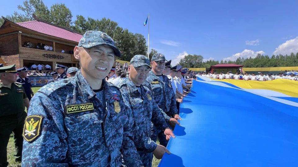 Сегодня руководитель УФССП России по Республике Тыва Ольга Романовна Доржу и сотрудники ведомства приняли участие в торжественном мероприятии, посвящённом Дню России Сегодня руководитель УФССП России по Республике Тыва Ольга Романовна Доржу и сотрудники ведомства приняли участие в торжественном мероприятии, посвящённом Дню России