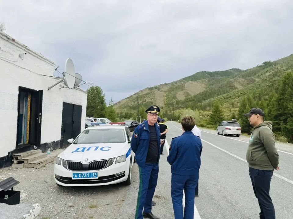 Прокурор республики Ботвинкин Евгений Борисович с рабочим визитом посетил Бай-Тайгинский и Барун-Хемчикский районы Прокурор республики Ботвинкин Евгений Борисович с рабочим визитом посетил Бай-Тайгинский и Барун-Хемчикский районы