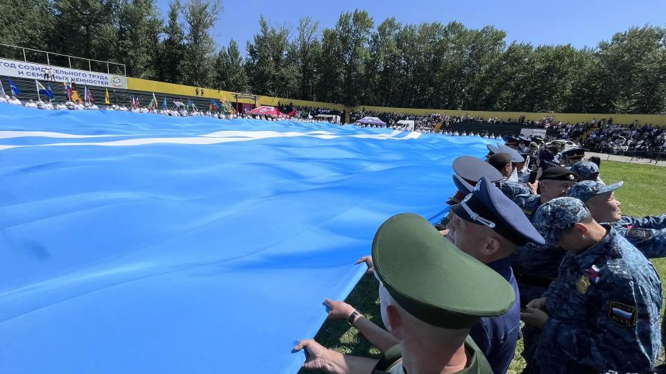 Сегодня руководитель УФССП России по Республике Тыва Ольга Романовна Доржу и сотрудники ведомства приняли участие в торжественном мероприятии, посвящённом Дню России Сегодня руководитель УФССП России по Республике Тыва Ольга Романовна Доржу и сотрудники ведомства приняли участие в торжественном мероприятии, посвящённом Дню России