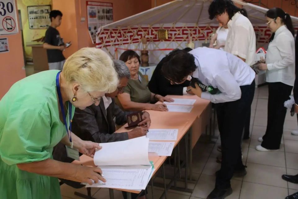 Сегодня выпускники Тувы сдали ЕГЭ по обществознанию и физике Сегодня выпускники Тувы сдали ЕГЭ по обществознанию и физике