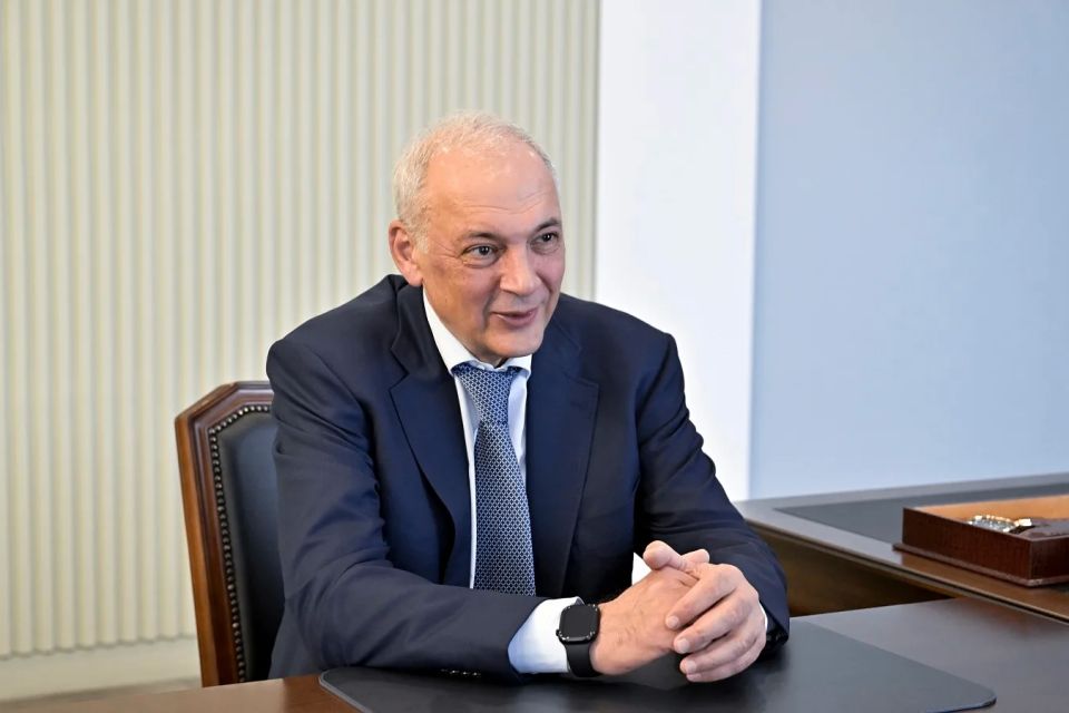 В ходе своего рабочего визита в Туву Полномочный представитель Президента Российской Федерации в Сибирском федеральном округе Анатолий Серышев провел рабочую встречу с Главой республики Владиславом Ховалыгом В ходе своего рабочего визита в Туву Полномочный представитель Президента Российской Федерации в Сибирском федеральном округе Анатолий Серышев провел рабочую встречу с Главой республики Владиславом Ховалыгом