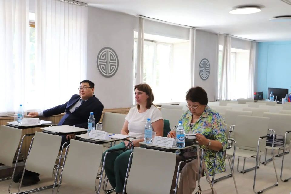 Педагоги Республики Тыва борются за премию Главы региона Педагоги Республики Тыва борются за премию Главы региона