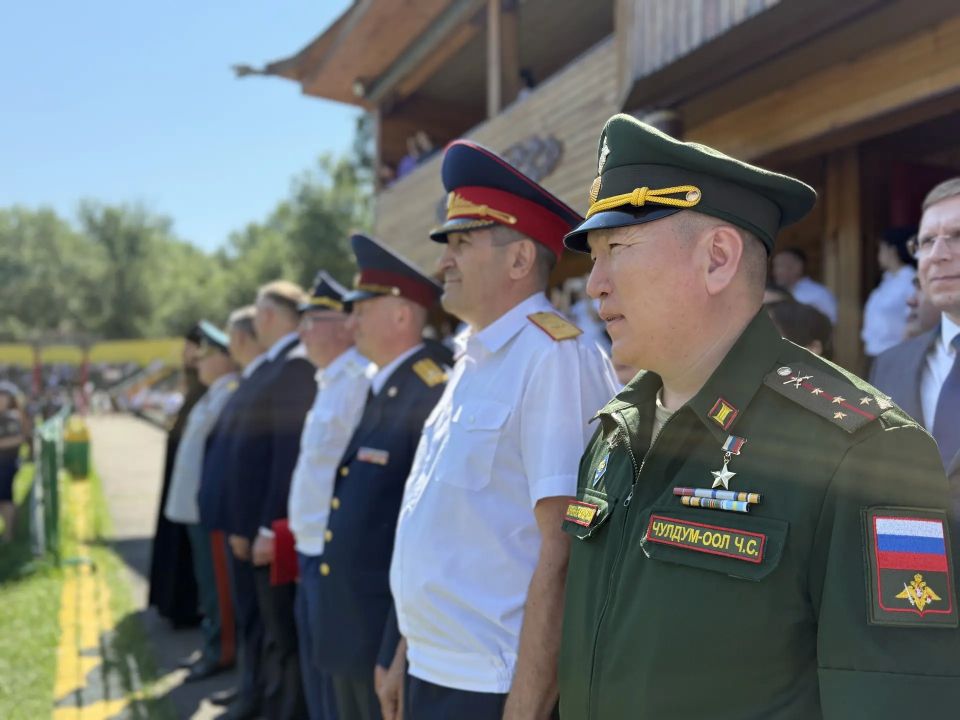 В преддверии Дня России руководитель и сотрудники следственного управления приняли участие в патриотической акции В преддверии Дня России руководитель и сотрудники следственного управления приняли участие в патриотической акции