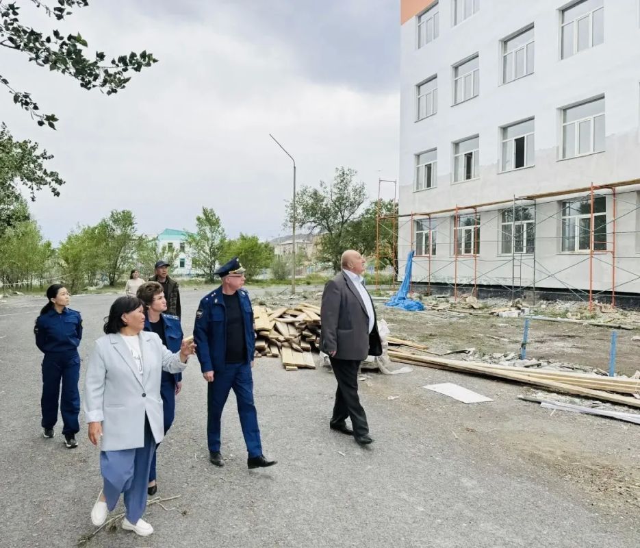 Прокурор республики Ботвинкин Евгений Борисович с рабочим визитом посетил Бай-Тайгинский и Барун-Хемчикский районы Прокурор республики Ботвинкин Евгений Борисович с рабочим визитом посетил Бай-Тайгинский и Барун-Хемчикский районы