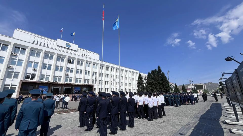 Сегодня главный судебный пристав по Республике Тыва Ольга Романовна Доржу и сотрудники УФССП России по Республике Тыва приняли участие в торжественной церемонии поднятия Государственного флага Российской Федерации, которая... Сегодня главный судебный пристав по Республике Тыва Ольга Романовна Доржу и сотрудники УФССП России по Республике Тыва приняли участие в торжественной церемонии поднятия Государственного флага Российской Федерации, которая...