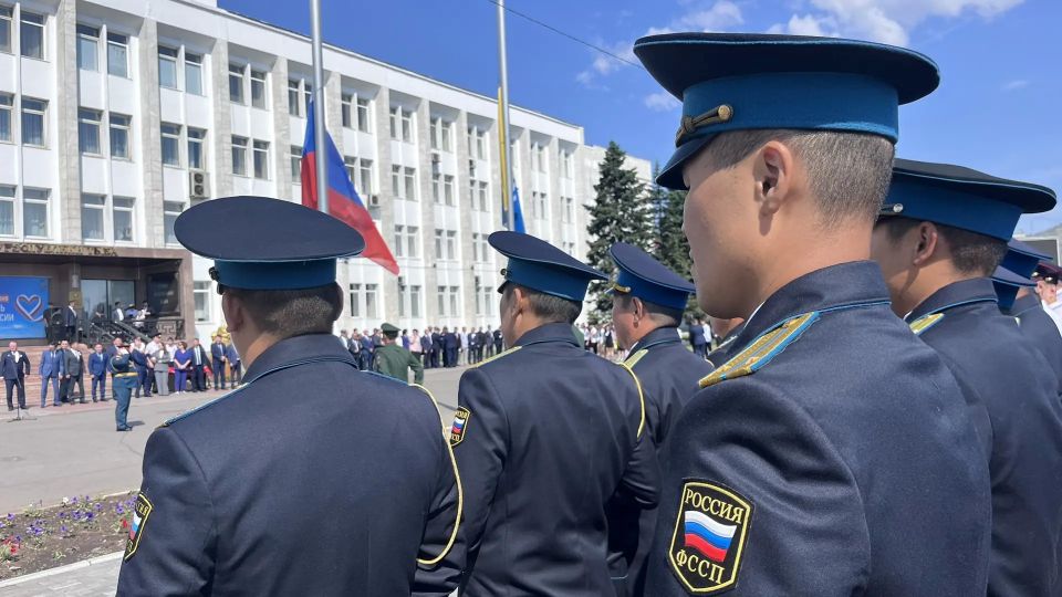 Сегодня главный судебный пристав по Республике Тыва Ольга Романовна Доржу и сотрудники УФССП России по Республике Тыва приняли участие в торжественной церемонии поднятия Государственного флага Российской Федерации, которая... Сегодня главный судебный пристав по Республике Тыва Ольга Романовна Доржу и сотрудники УФССП России по Республике Тыва приняли участие в торжественной церемонии поднятия Государственного флага Российской Федерации, которая...