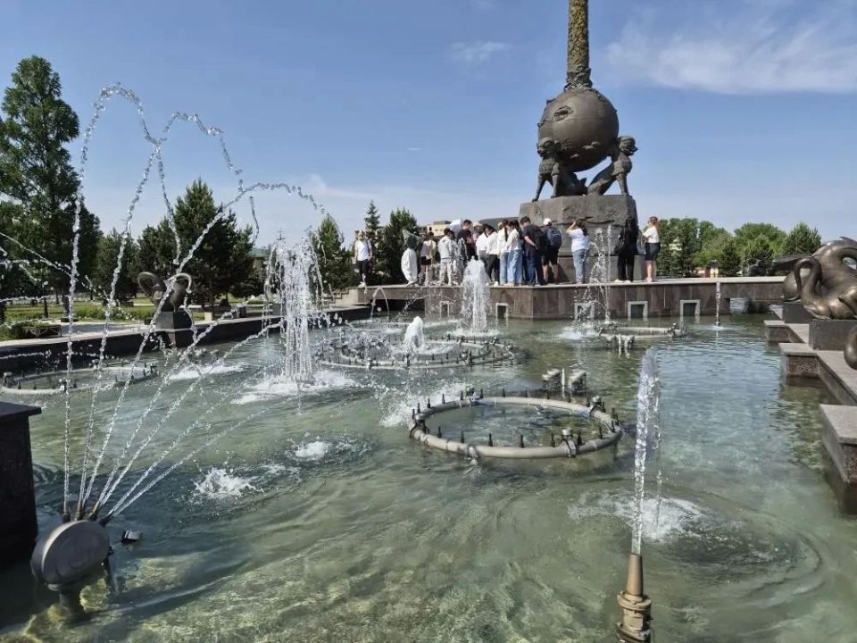 Тувинские школьники и студенты в День России подключились к программе "Больше, чем путешествие" Тувинские школьники и студенты в День России подключились к программе "Больше, чем путешествие"