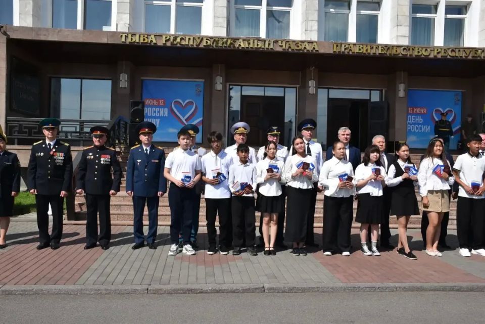 Руководство следственного управления СК России по Республике Тыва приняло участие в торжественных мероприятиях, посвященных Дню России