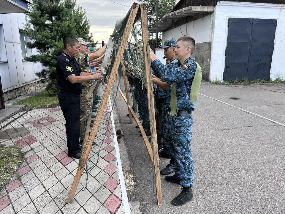 Вместе для СВОих. Молодежный совет УФССП по Республике Тыва приступил к изготовлению маскировочных сетей для отправки в зону специальной военной операции Вместе для СВОих. Молодежный совет УФССП по Республике Тыва приступил к изготовлению маскировочных сетей для отправки в зону специальной военной операции
