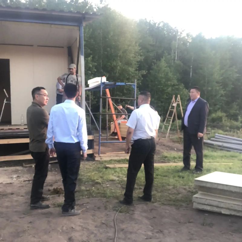 Заместитель Председателя Правительства Тувы Алексей Сазан-оол проверил ход строительства и ремонта объектов образования в Барун-Хемчикском, Улуг-Хемском районах и в г. Ак-Довураке, обновляемых в рамках реализации... Заместитель Председателя Правительства Тувы Алексей Сазан-оол проверил ход строительства и ремонта объектов образования в Барун-Хемчикском, Улуг-Хемском районах и в г. Ак-Довураке, обновляемых в рамках реализации...