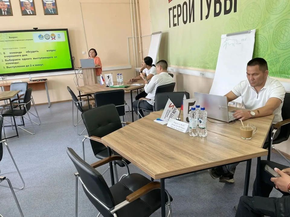 Финалисты программы "Герои Тувы" прошли предзащиту выпускных аттестационных работ Финалисты программы "Герои Тувы" прошли предзащиту выпускных аттестационных работ