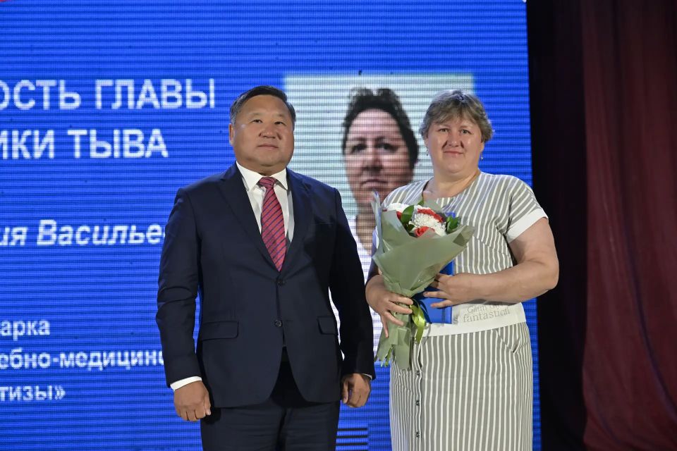 Владислав Ховалыг поздравил медиков республики с предстоящим профессиональным праздником Владислав Ховалыг поздравил медиков республики с предстоящим профессиональным праздником