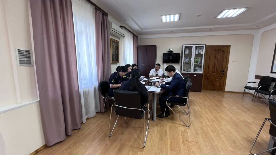 Сегодня главный судебный пристав по Республике Тыва О.Р. Доржу провела рабочую встречу с директором регионального филиала Россельхозбанка в Республике Тыва Айдысом Сатом Сегодня главный судебный пристав по Республике Тыва О.Р. Доржу провела рабочую встречу с директором регионального филиала Россельхозбанка в Республике Тыва Айдысом Сатом