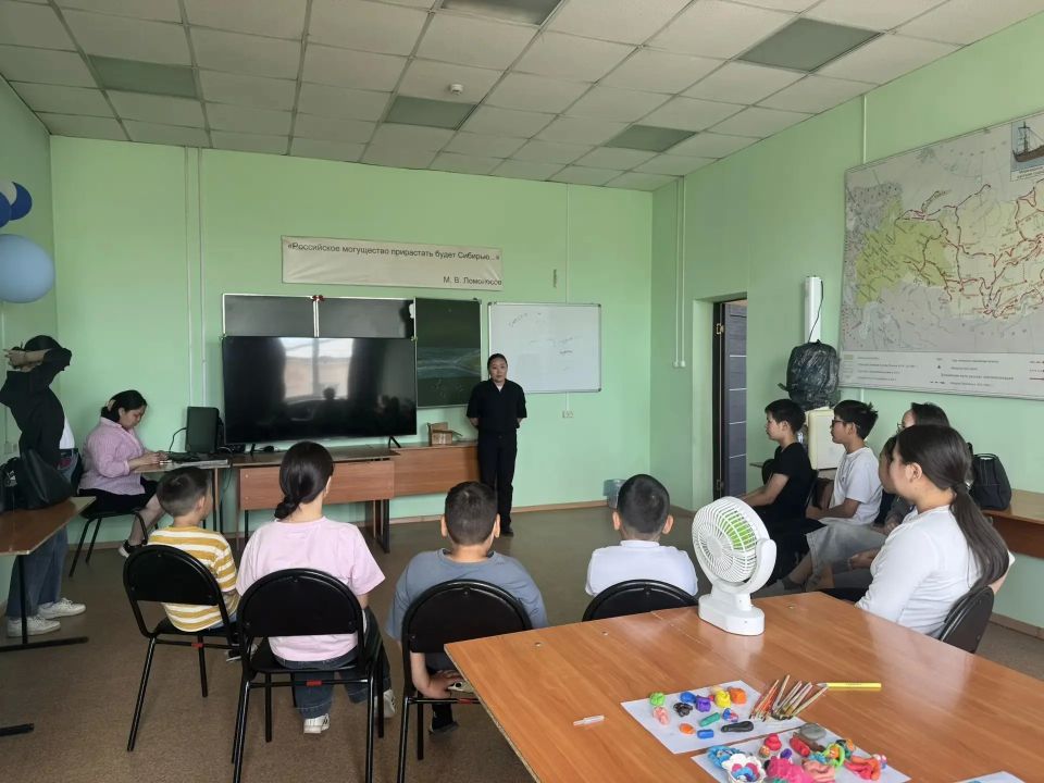 Инспекторы ПДН проводят профилактические встречи со школьниками в пришкольных лагерях Кызыла Инспекторы ПДН проводят профилактические встречи со школьниками в пришкольных лагерях Кызыла