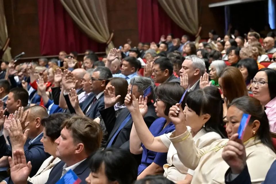 Владислав Ховалыг: Сегодня делегаты XLIII Конференции регионального отделения партии «Единая Россия» поддержали мою кандидатуру на предстоящих выборах Главы Республики Тыва, которые пройдут 20 сентября Владислав Ховалыг: Сегодня делегаты XLIII Конференции регионального отделения партии «Единая Россия» поддержали мою кандидатуру на предстоящих выборах Главы Республики Тыва, которые пройдут 20 сентября