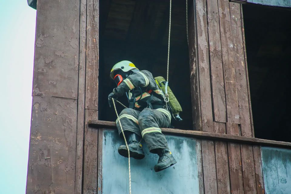 Пожарный из Тувы Ак-Лама Кежик вошел в пятерку сильнейших на Всероссийском конкурсе профмастерства Пожарный из Тувы Ак-Лама Кежик вошел в пятерку сильнейших на Всероссийском конкурсе профмастерства