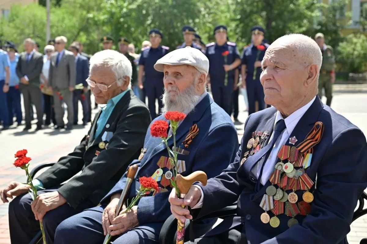 В День памяти и скорби в столице Тувы траурные мероприятия начались с митинга на Площади Победы, в котором приняли участие Глава Тувы Владислав Ховалыг, члены Правительства и Верховного Хурала, представители... В День памяти и скорби в столице Тувы траурные мероприятия начались с митинга на Площади Победы, в котором приняли участие Глава Тувы Владислав Ховалыг, члены Правительства и Верховного Хурала, представители...