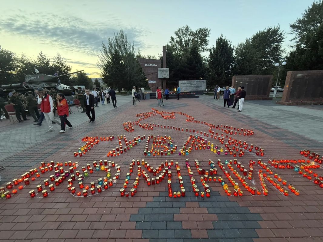 Руководитель и сотрудники следственного управления СК России по Республике Тыва приняли участие в акции «Свеча Памяти» Руководитель и сотрудники следственного управления СК России по Республике Тыва приняли участие в акции «Свеча Памяти»