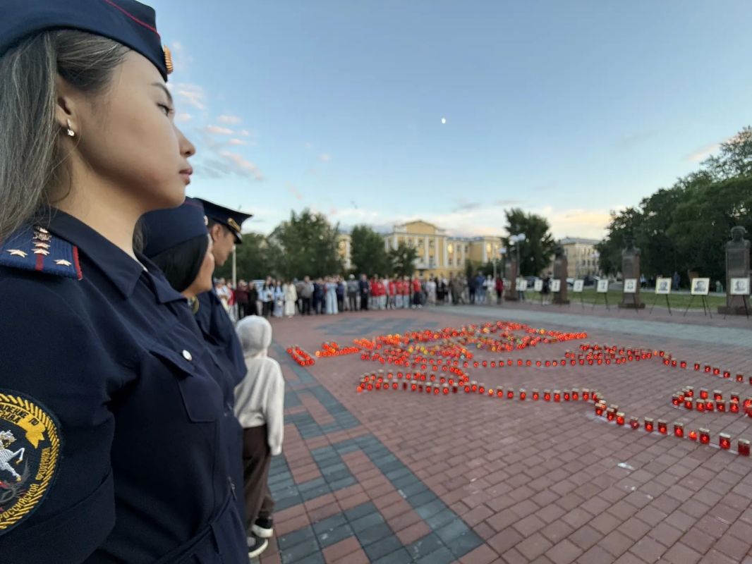 Руководитель и сотрудники следственного управления СК России по Республике Тыва приняли участие в акции «Свеча Памяти» Руководитель и сотрудники следственного управления СК России по Республике Тыва приняли участие в акции «Свеча Памяти»