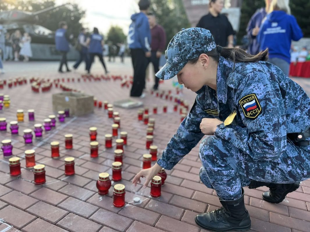 Молодёжный совет УФССП по Республике Тыва принял участие во Всероссийской акции «Свеча памяти» Молодёжный совет УФССП по Республике Тыва принял участие во Всероссийской акции «Свеча памяти»