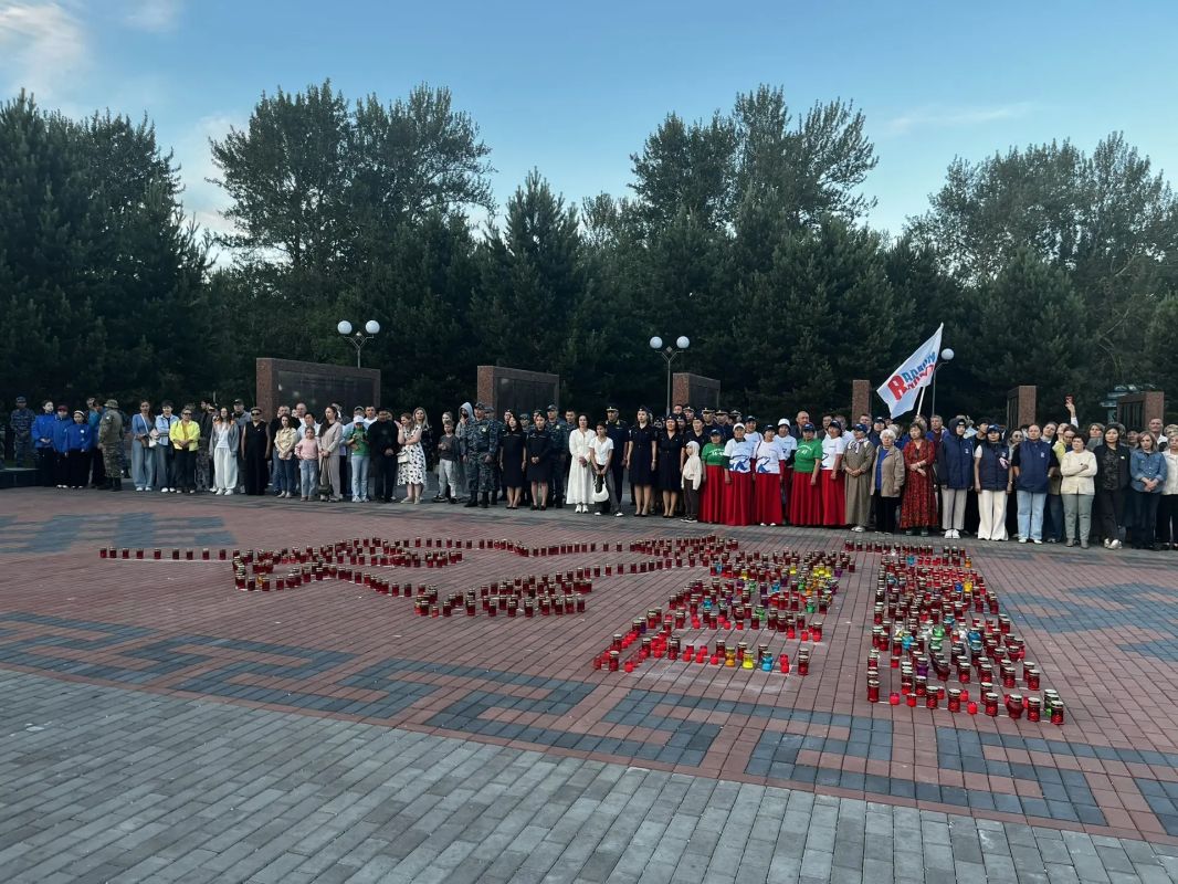 Молодёжный совет УФССП по Республике Тыва принял участие во Всероссийской акции «Свеча памяти» Молодёжный совет УФССП по Республике Тыва принял участие во Всероссийской акции «Свеча памяти»