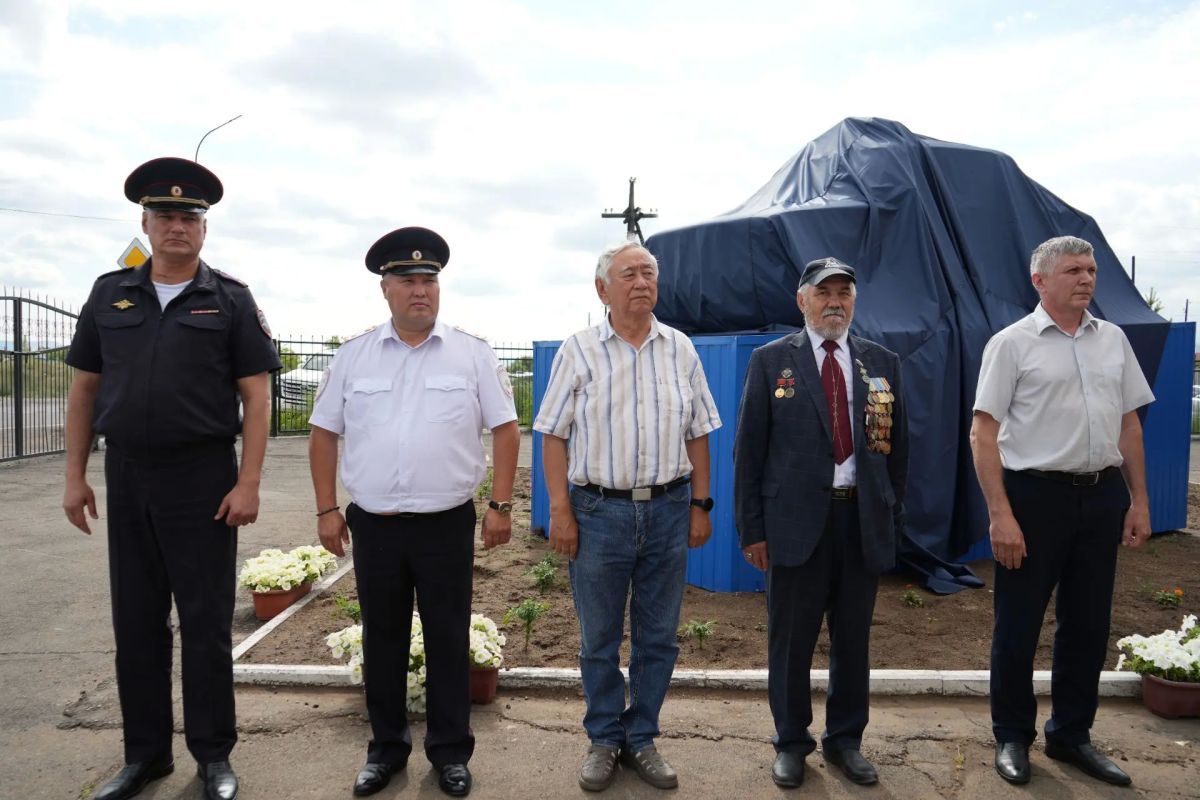 В Госавтоинспекции Тувы открыт памятник легендарному автомобилю «Канарейка» В Госавтоинспекции Тувы открыт памятник легендарному автомобилю «Канарейка»