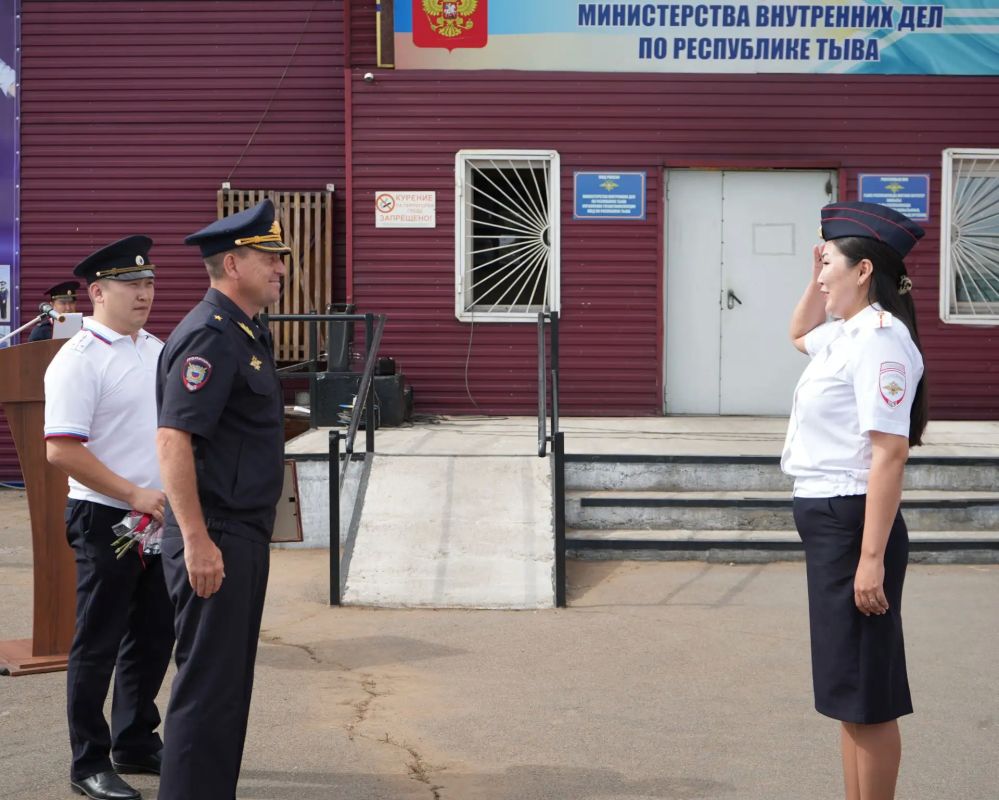 В Госавтоинспекции Тувы открыт памятник легендарному автомобилю «Канарейка» В Госавтоинспекции Тувы открыт памятник легендарному автомобилю «Канарейка»