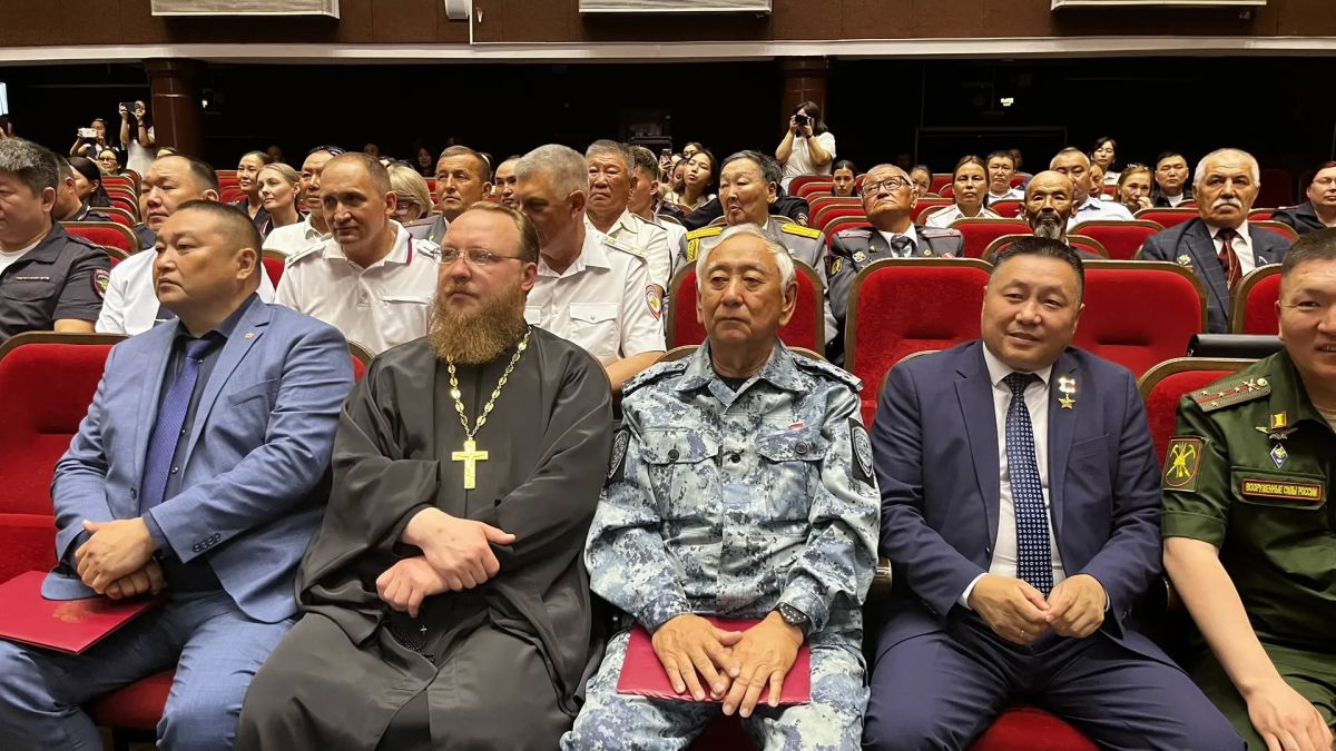 Главный судебный пристав Тувы приняла участие в торжественном мероприятии, посвященном 90-летию Госавтоинспекции Главный судебный пристав Тувы приняла участие в торжественном мероприятии, посвященном 90-летию Госавтоинспекции