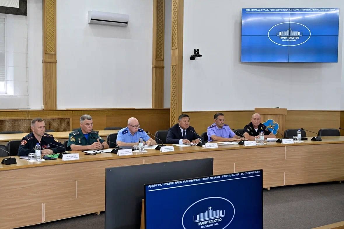 Прокурор республики Ботвинкин Евгений Борисович принял участие в совместной пресс-конференции по факту исчезновения двух девочек в Кызыле Прокурор республики Ботвинкин Евгений Борисович принял участие в совместной пресс-конференции по факту исчезновения двух девочек в Кызыле