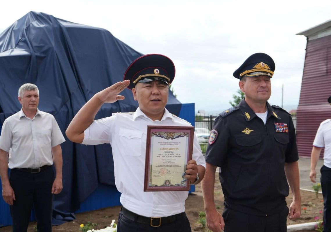 В Госавтоинспекции Тувы открыт памятник легендарному автомобилю «Канарейка» В Госавтоинспекции Тувы открыт памятник легендарному автомобилю «Канарейка»
