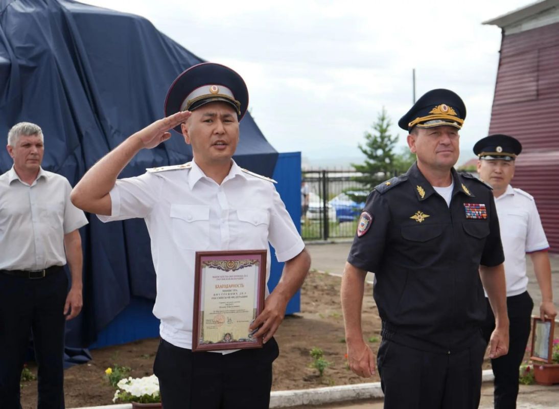 В Госавтоинспекции Тувы открыт памятник легендарному автомобилю «Канарейка» В Госавтоинспекции Тувы открыт памятник легендарному автомобилю «Канарейка»