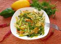 Острый салат с хрустящими овощами: быстрый и вкусный рецепт