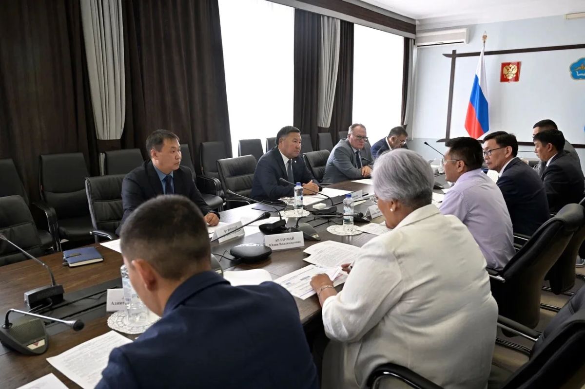 Владислав Ховалыг: Провели заседание Совета по взаимодействию с политическими партиями Тувы Владислав Ховалыг: Провели заседание Совета по взаимодействию с политическими партиями Тувы