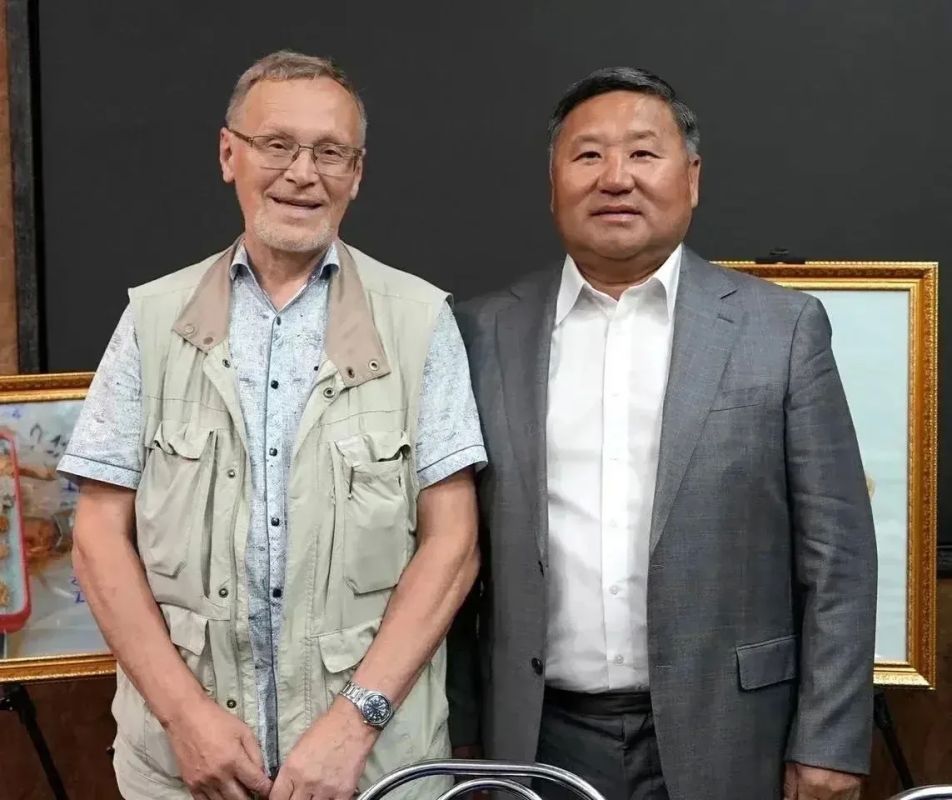 В Туву возвращена отреставрированная Эрмитажем часть скифских украшений из кургана Чинге-Тей В Туву возвращена отреставрированная Эрмитажем часть скифских украшений из кургана Чинге-Тей
