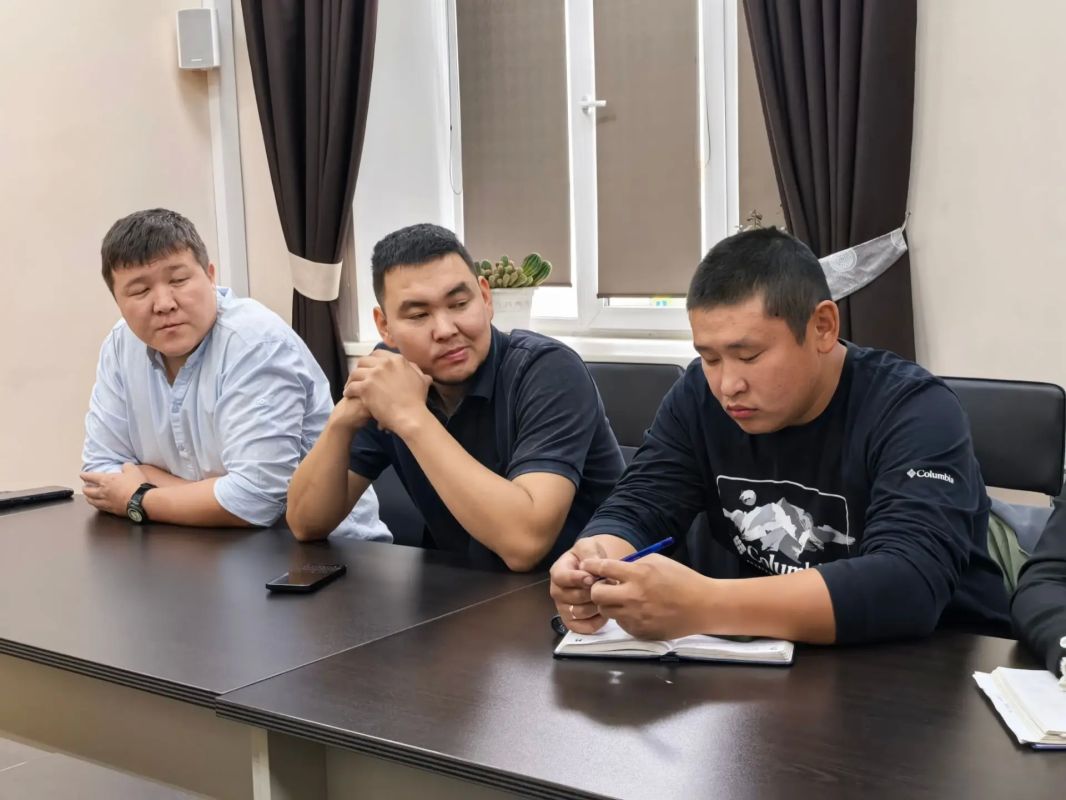 В Минкультуры сверили часы с подрядными организациями В Минкультуры сверили часы с подрядными организациями