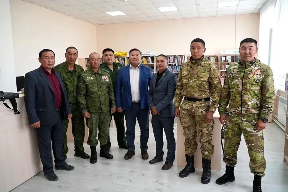 Владислав Ховалыг проинспектировал строительство социальных объектов в селе Мугур-Аксы Монгун-Тайгинского района Владислав Ховалыг проинспектировал строительство социальных объектов в селе Мугур-Аксы Монгун-Тайгинского района