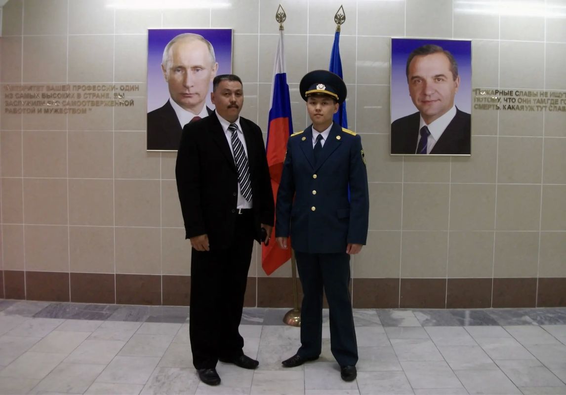 В год векового юбилея пожарной охраны Республики Тыва мы делимся статьёй из газеты «Твой Информ» о начальнике службы пожаротушения Главного управления МЧС России по Республике Тыва подполковнике внутренней службы Айдыне... В год векового юбилея пожарной охраны Республики Тыва мы делимся статьёй из газеты «Твой Информ» о начальнике службы пожаротушения Главного управления МЧС России по Республике Тыва подполковнике внутренней службы Айдыне...
