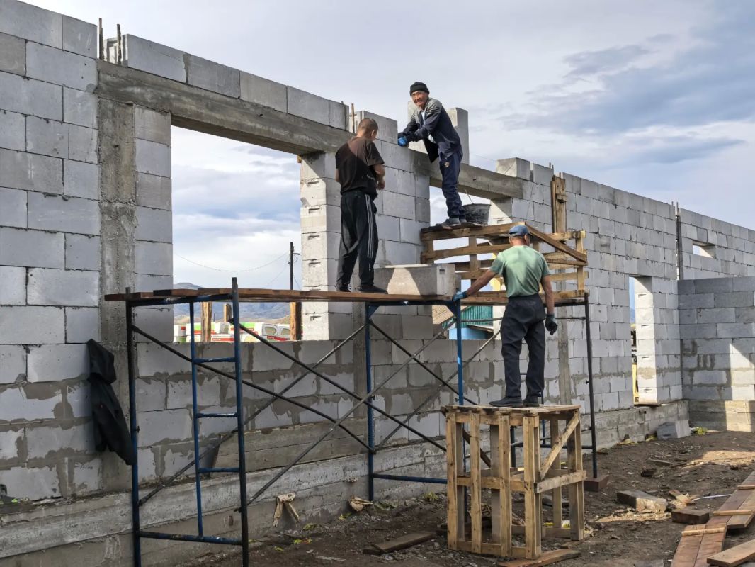 В с. Арыг-Узуу губернаторский проект "Сорунза" набирает обороты В с. Арыг-Узуу губернаторский проект "Сорунза" набирает обороты
