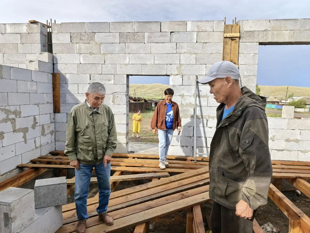 В с. Арыг-Узуу губернаторский проект "Сорунза" набирает обороты В с. Арыг-Узуу губернаторский проект "Сорунза" набирает обороты