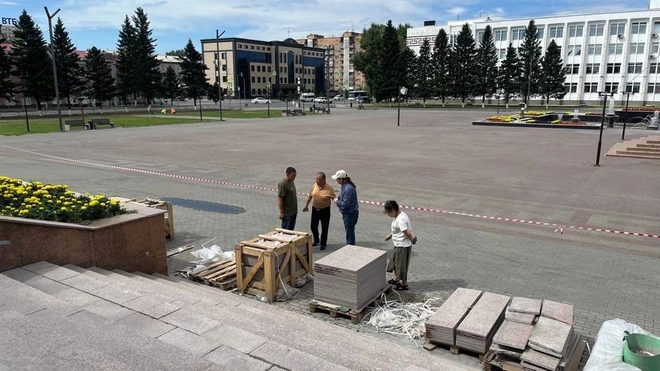 Министр культуры Тувы Виктор Чигжит проверил ход ремонтных работ в Национальном театре им. В. Кок-оола Министр культуры Тувы Виктор Чигжит проверил ход ремонтных работ в Национальном театре им. В. Кок-оола