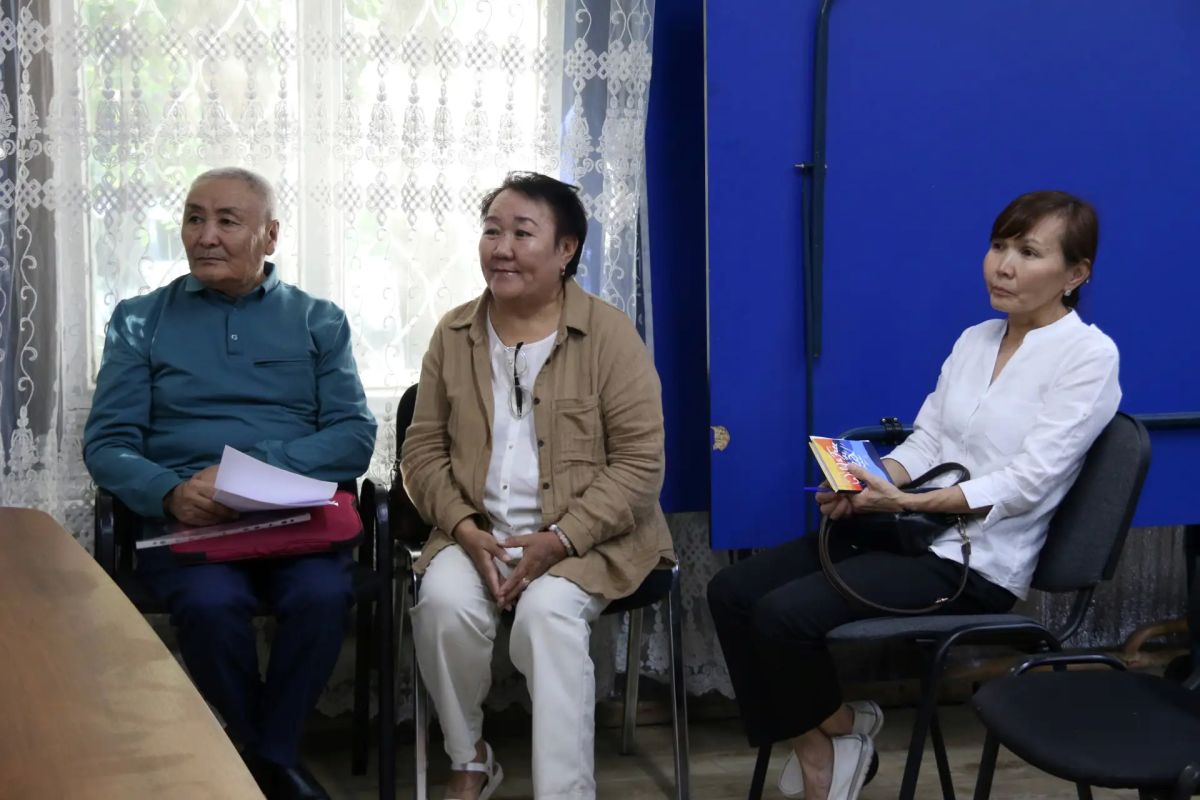 Сегодня Председатель Верховного Хурала (парламента) Республики Тыва Кан-оол Даваа провел рабочую встречу с руководством и активом регионального отделения Всероссийского общества инвалидов (ВОИ), а также Кызылского городского... Сегодня Председатель Верховного Хурала (парламента) Республики Тыва Кан-оол Даваа провел рабочую встречу с руководством и активом регионального отделения Всероссийского общества инвалидов (ВОИ), а также Кызылского городского...