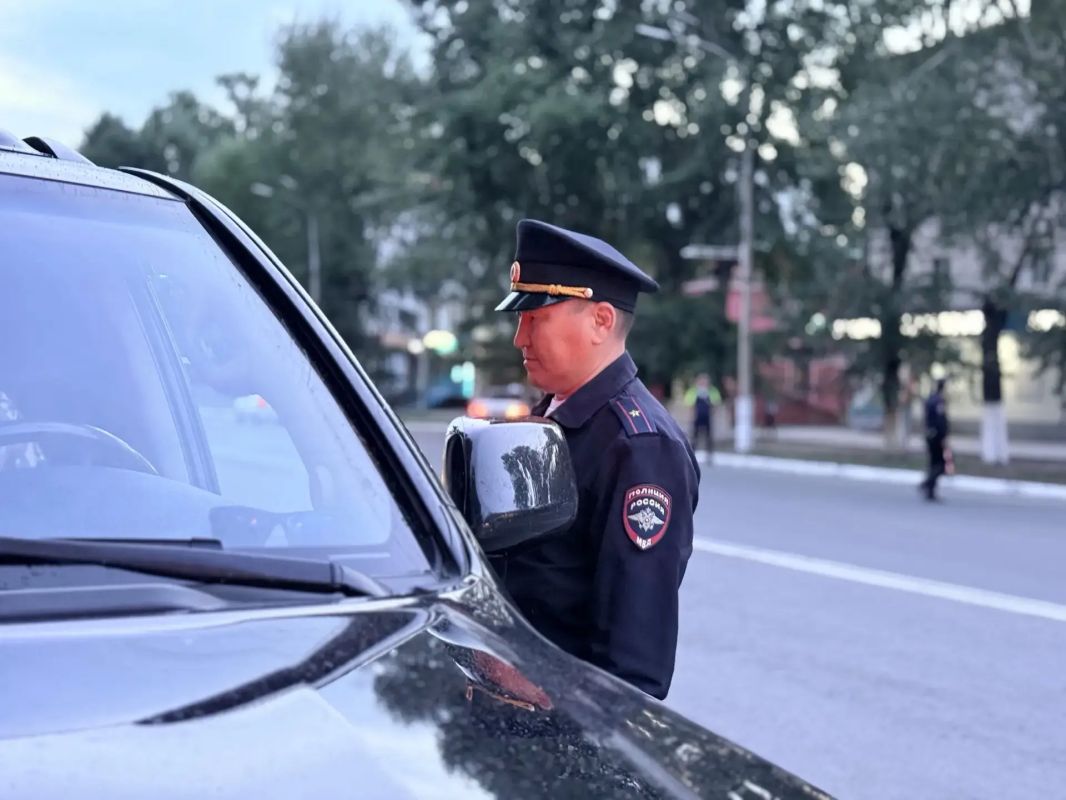 Госавтоинспекторы Кызыла провели оперативно-профилактическое мероприятие «Сплошные проверки» Госавтоинспекторы Кызыла провели оперативно-профилактическое мероприятие «Сплошные проверки»