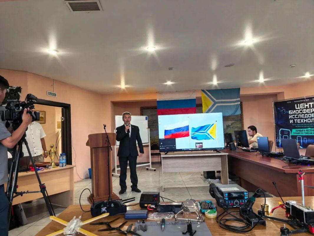 В Туве успешно прошёл дебютный турнир по гонкам на дронах В Туве успешно прошёл дебютный турнир по гонкам на дронах
