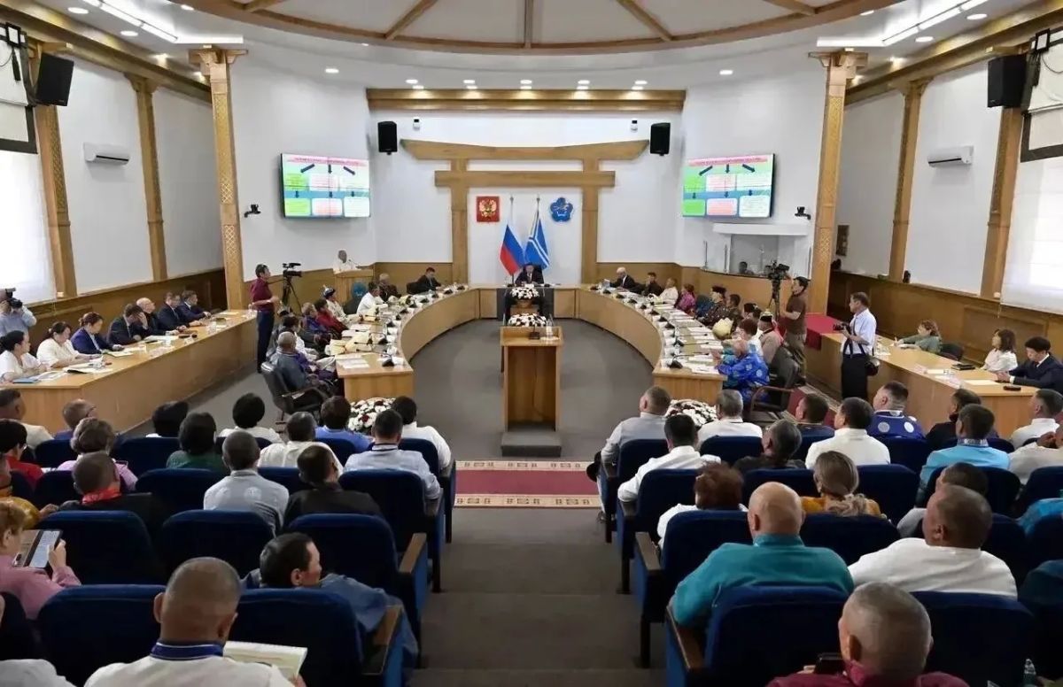 В Правительстве Тувы сегодня состоялась торжественная церемония вручения государственных наград передовикам животноводчества и чемпионам Наадыма, приуроченная к национальному празднику В Правительстве Тувы сегодня состоялась торжественная церемония вручения государственных наград передовикам животноводчества и чемпионам Наадыма, приуроченная к национальному празднику