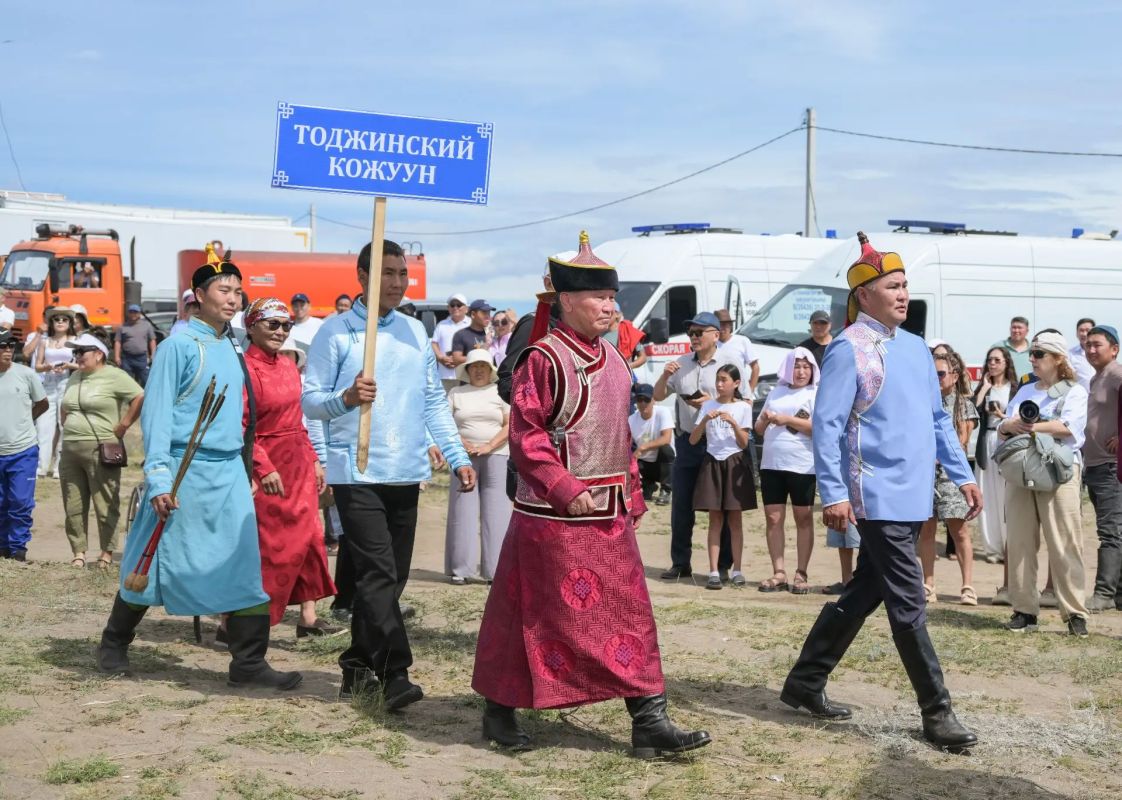 Сегодня в местечке Тос-Булак торжественно открыли главный праздник животноводов республики — Наадым-2026 Сегодня в местечке Тос-Булак торжественно открыли главный праздник животноводов республики — Наадым-2026