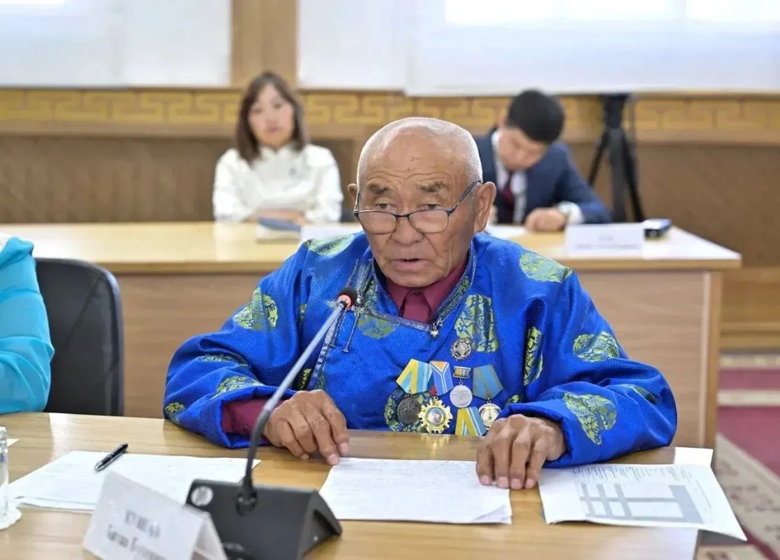 Владислав Ховалыг: Сегодня вручил государственные награды передовикам животноводства Тувы и дипломы I степени чемпионам Наадыма Владислав Ховалыг: Сегодня вручил государственные награды передовикам животноводства Тувы и дипломы I степени чемпионам Наадыма