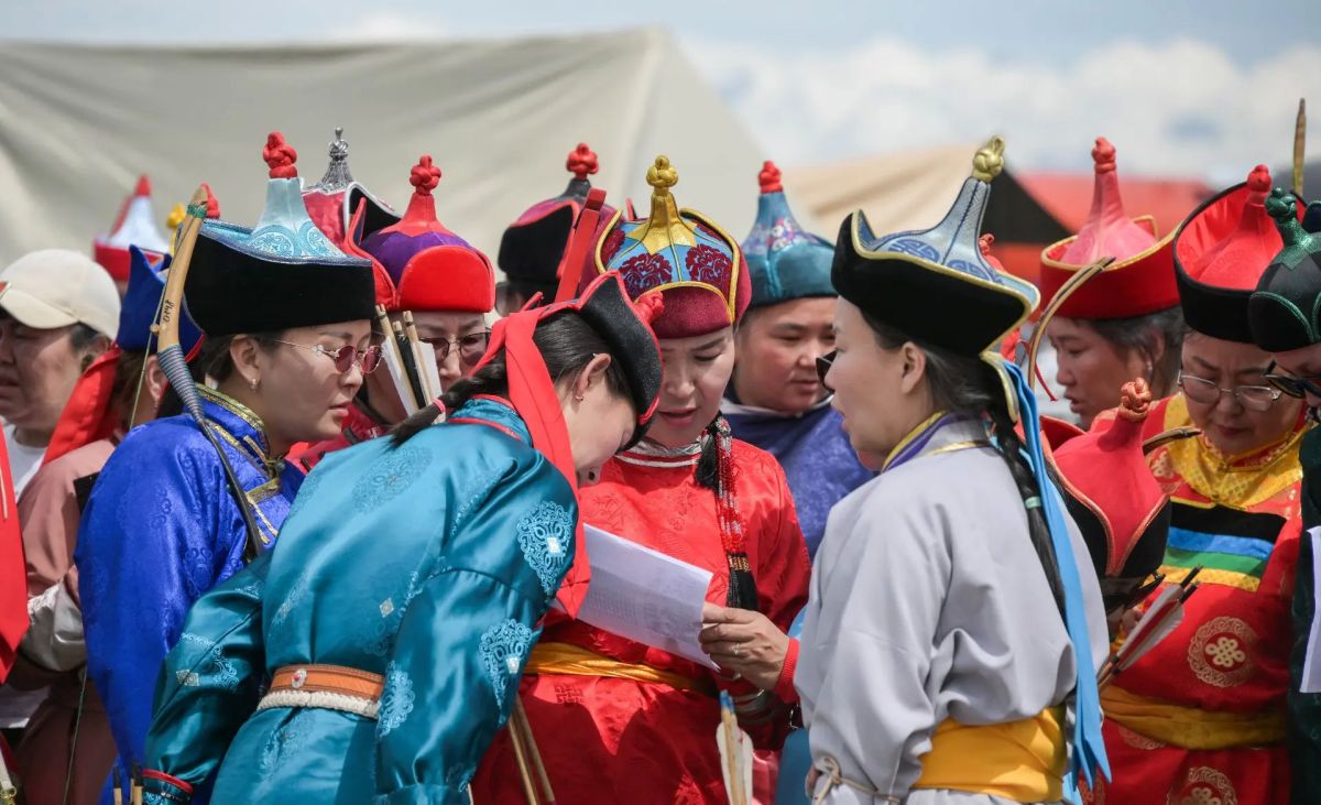 Сегодня в местечке Тос-Булак торжественно открыли главный праздник животноводов республики — Наадым-2026 Сегодня в местечке Тос-Булак торжественно открыли главный праздник животноводов республики — Наадым-2026